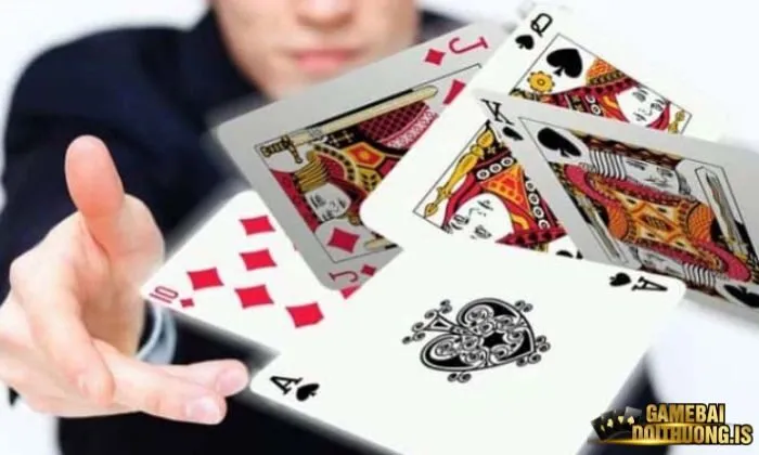 Giữ lại những lá bài mạnh để gia tăng cơ hội chiến thắng